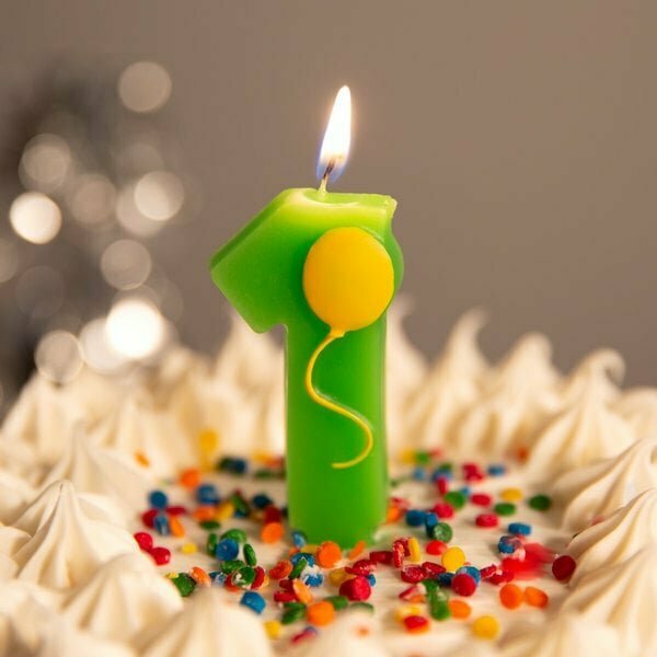 Creative Converting 104201 3in Green in1in Birthday Candle with Yellow Balloon 286BCNDLBLN1